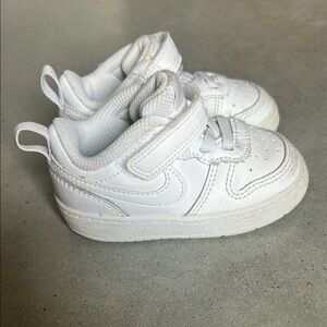 Nike White Sneakers Classic Design